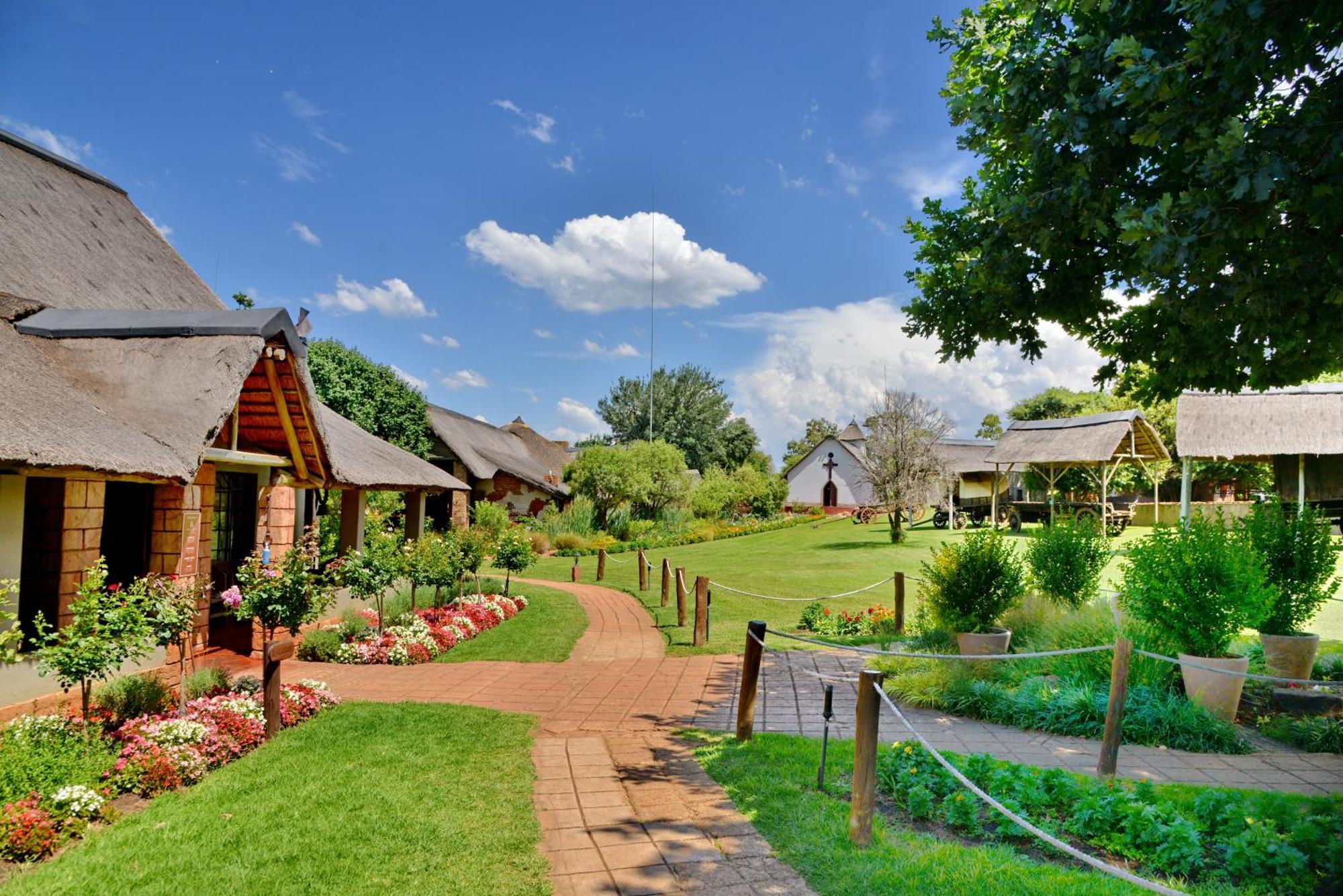 African Hills Safari Lodge & Spa ماغاليسبورغ المظهر الخارجي الصورة
